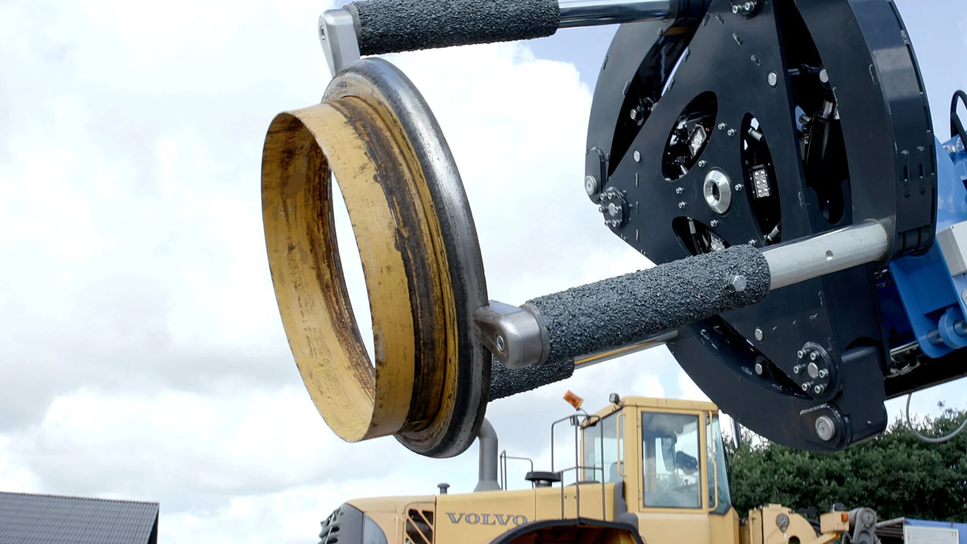 Manuseio seguro de aros e anéis para pneus OTR