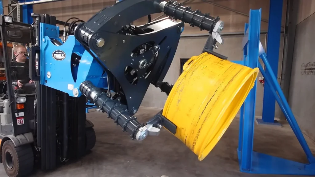 The RIM Handling tools are yet a safety and efficiency add-on to the Easy Gripper program and improve the handling of OTR rims.