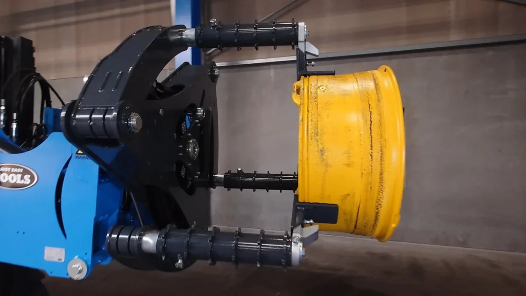 The RIM Handling tools are yet a safety and efficiency add-on to the Easy Gripper program and improve the handling of OTR rims.