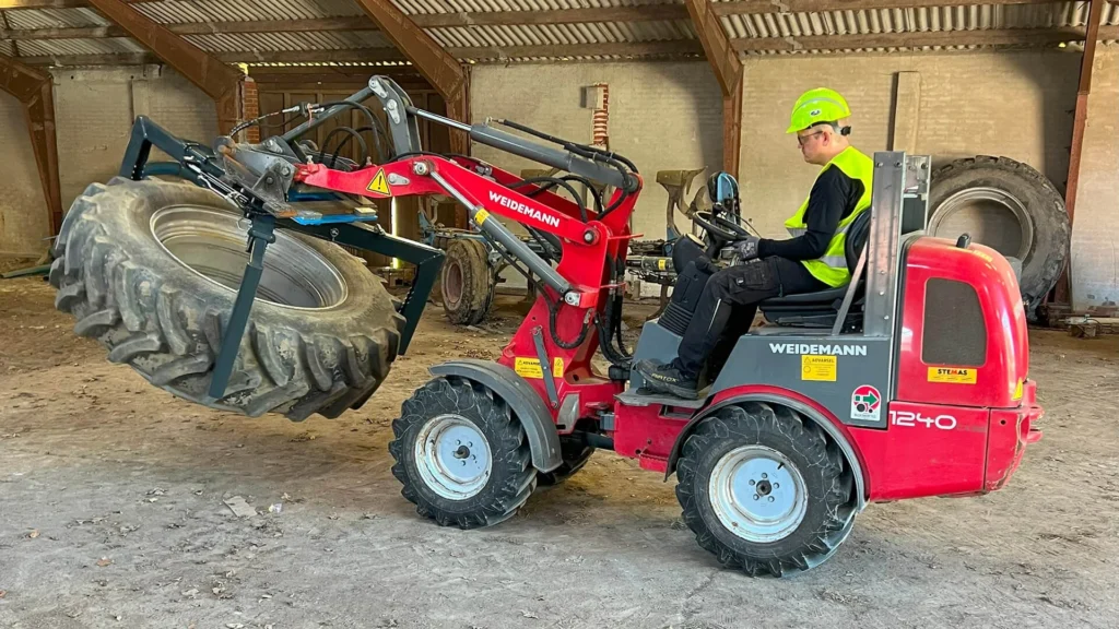 Easy Gripper Loader - budget-friendly tyre handler for AGRO and OTR tyres