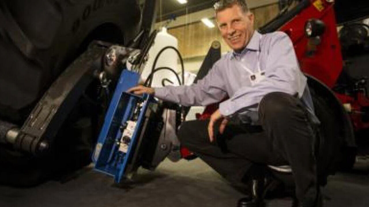 Director Lars Jørgensen presents the Easy Gripper Compact, which he expects a large sale of. Photo: Jens Tønnesen