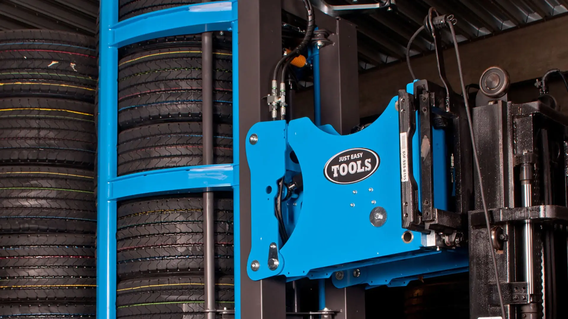Easy Stacker 1200 for handling stacks of truck tyres