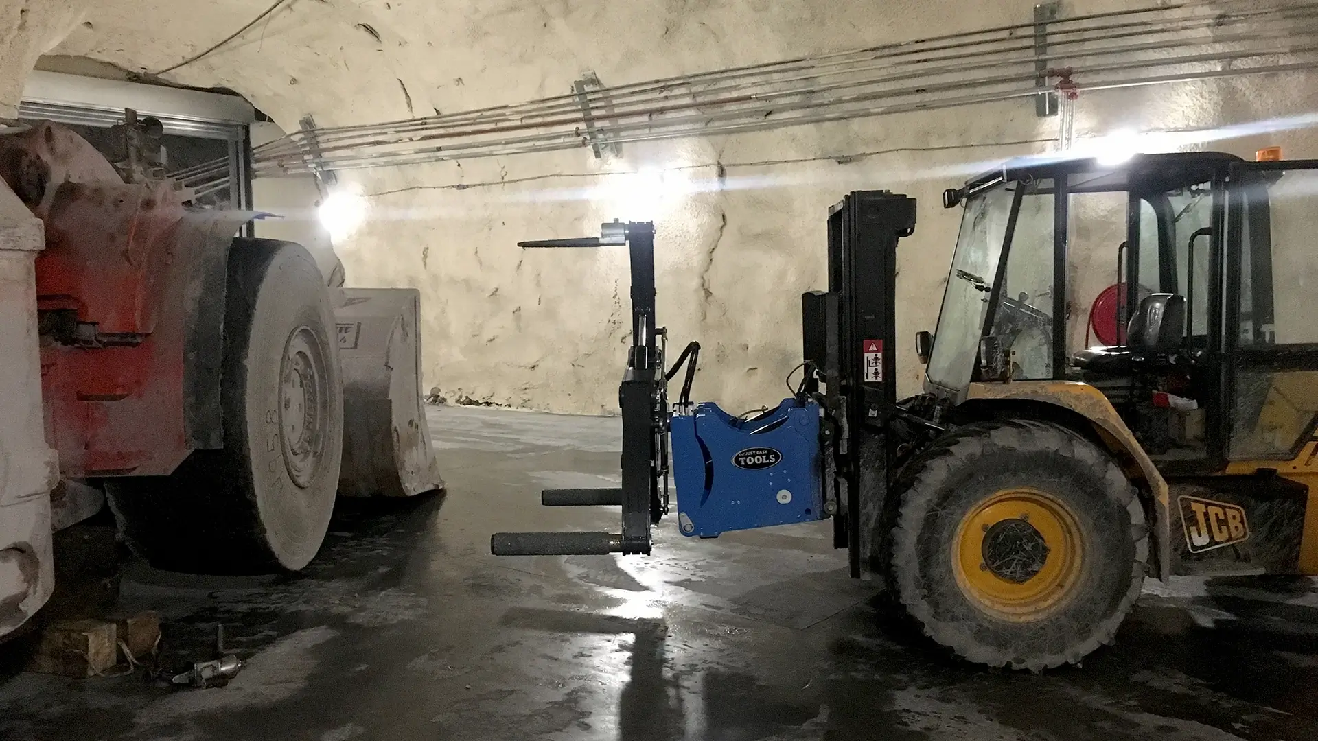 Withe the Flat Top Pipe the Easy Gripper solves issues with Limited Tyre Clearance in underground mines