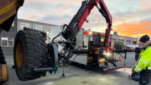 N1 Iceland handles OTR tyres with an Easy Gripper 2400-2T and Crane Module D mounted on a on Fassi Crane