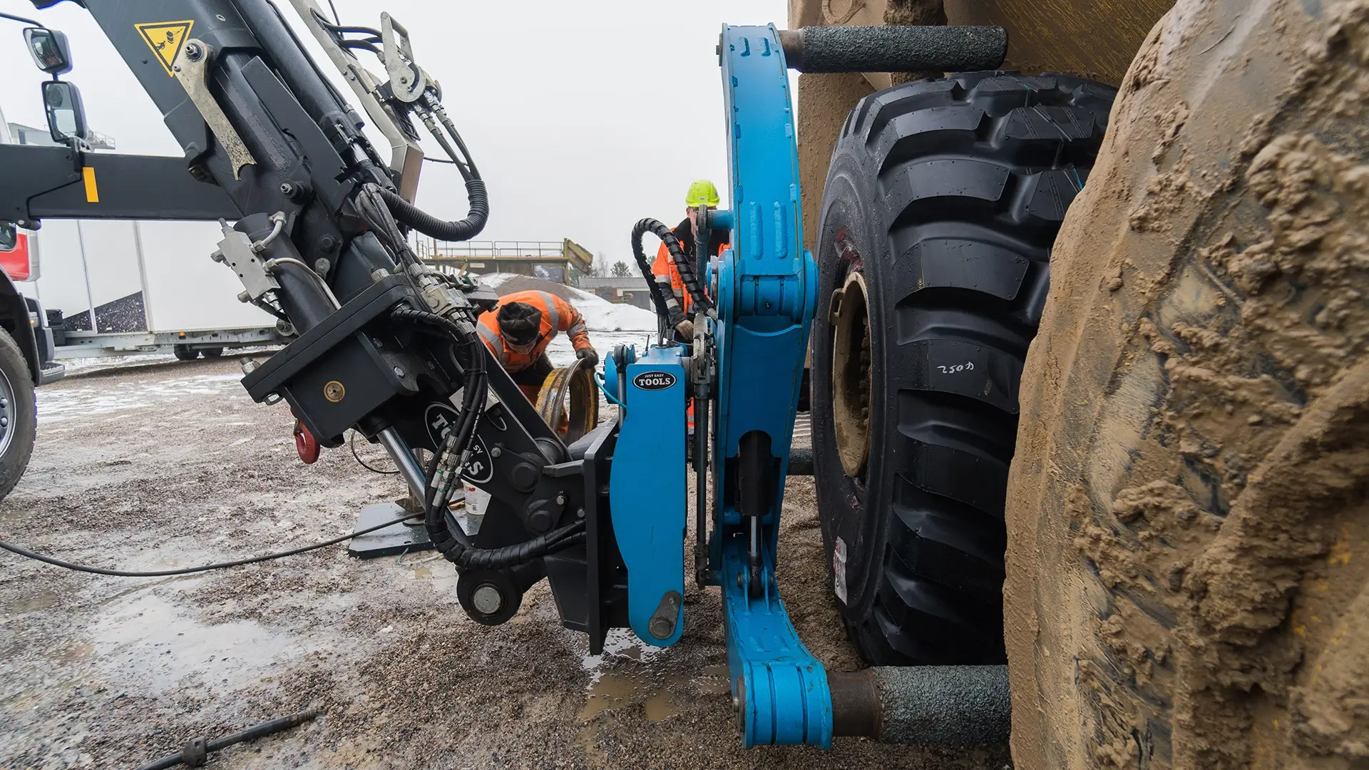 Easy Gripper Crane Module mounted on a truck crane used for safe handling of OTR tyres