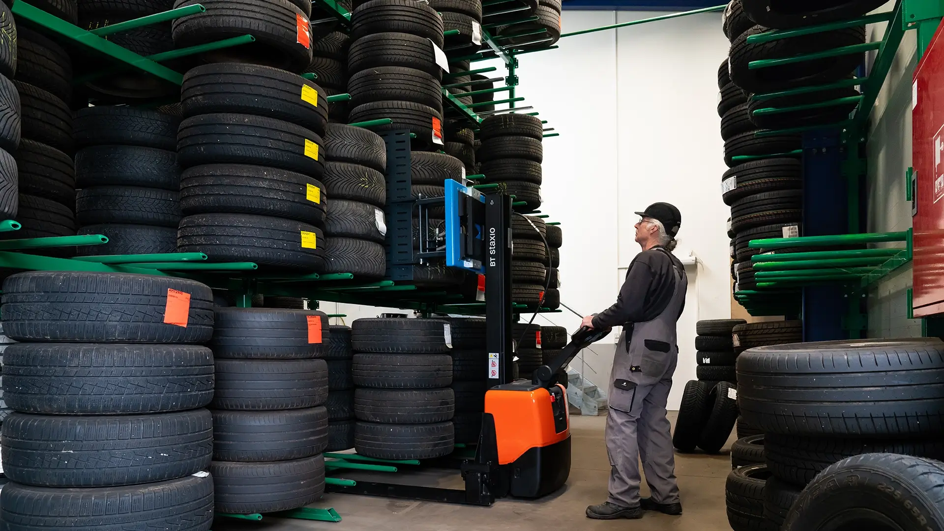 Safe handling of stacks of cars tyres using Easy Stacker 800