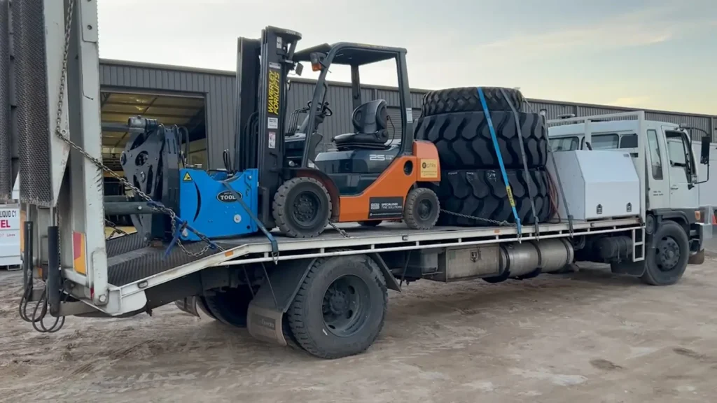 Specialised Tyre Solutions - offers on-site OTR tyre service using Easy Gripper 2160