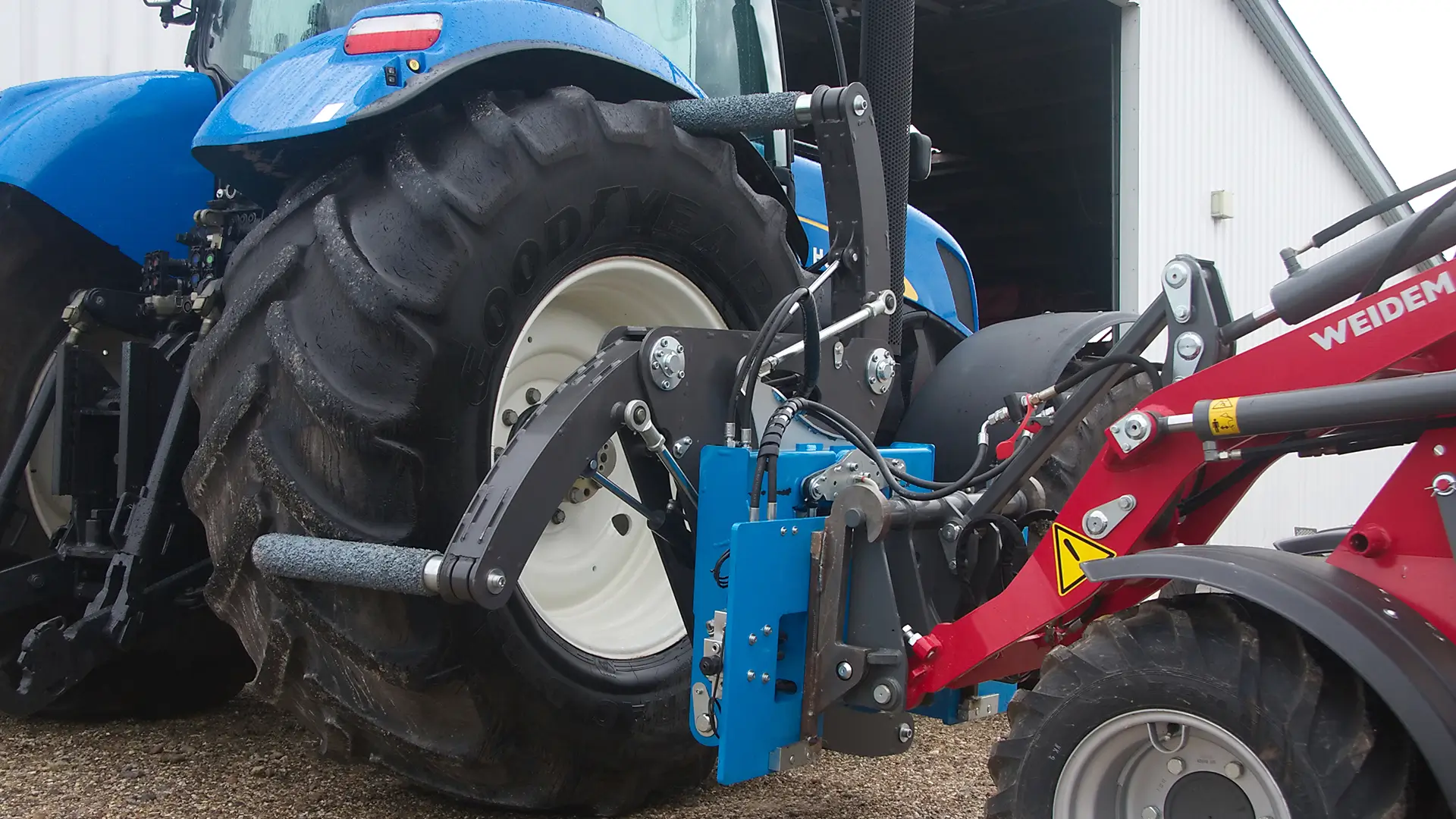 Easy Gripper 2160 Compact used for safe and efficient handling of AGRO tyres