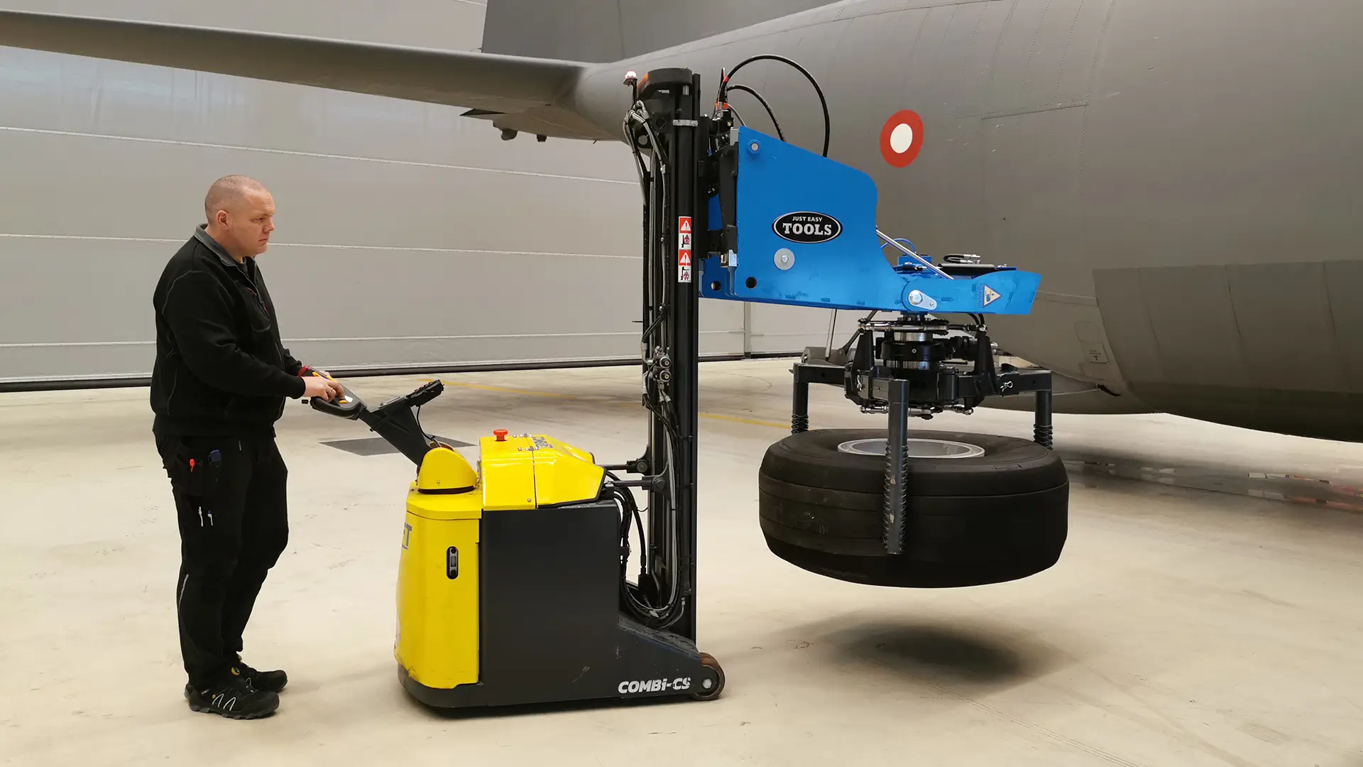 Easy Gripper 1700 - for safe handling of aircraft tyres